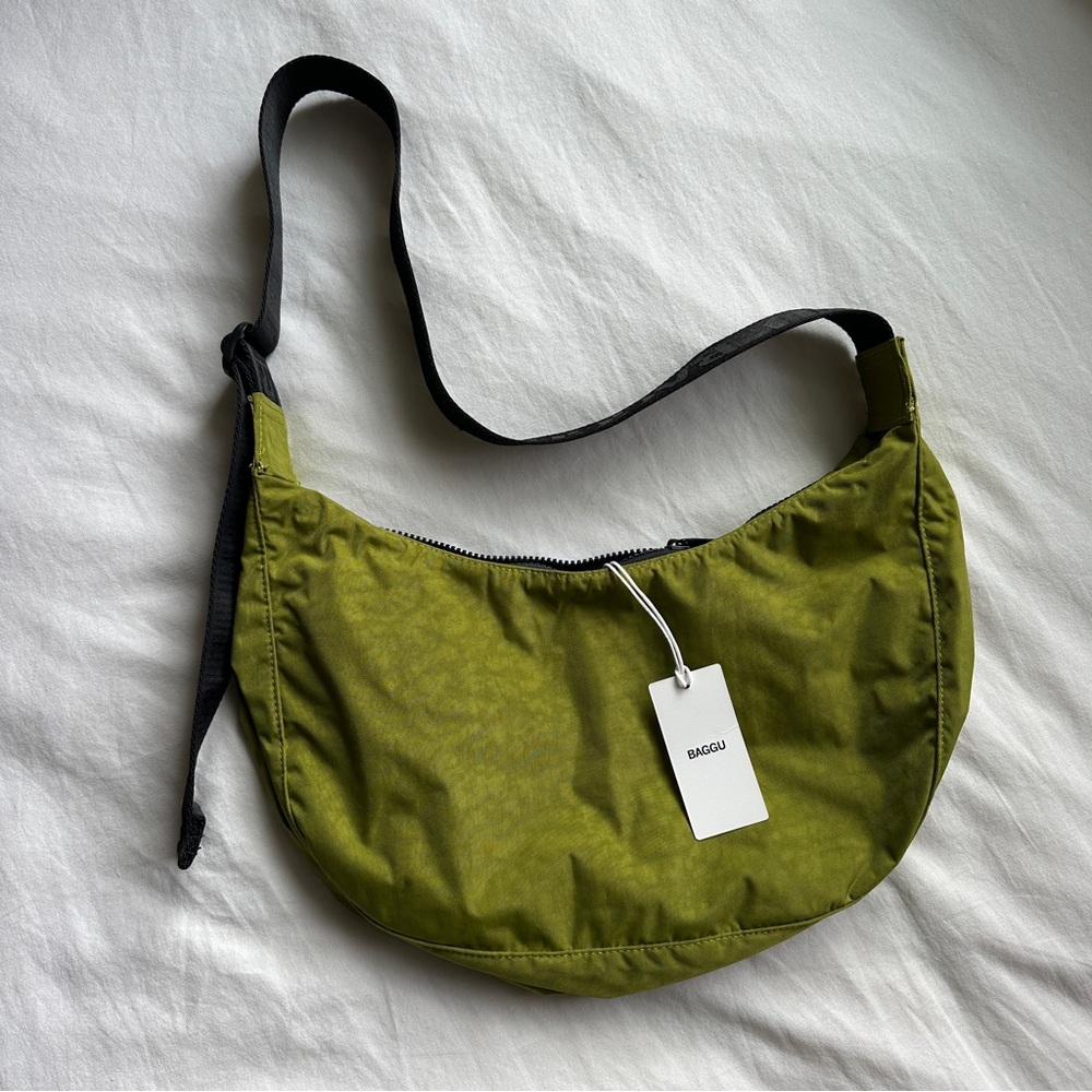 BAGGU Medium Nylon Crescent Bag (Avocado)